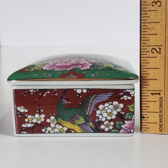 Ornately Decorated Bird of Paradise Porcelain Trinket Box Made in Japan Vintage - Picture 8 of 8
